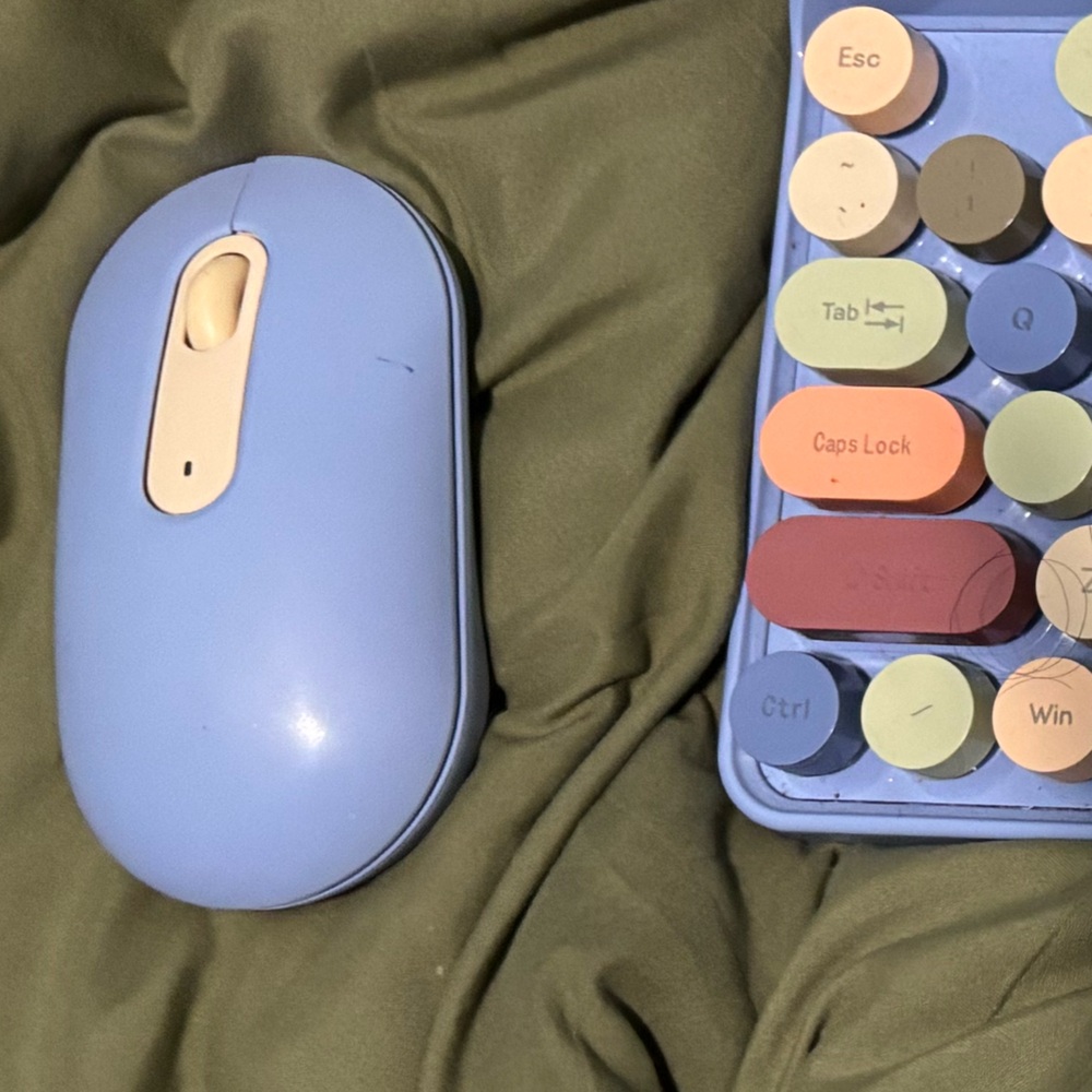 Colorful Retro Keyboard - Picture 2 of 2